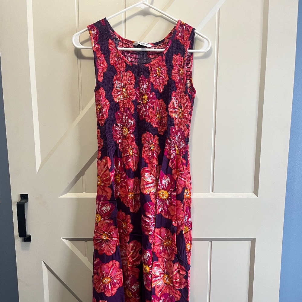Sleeveless midi dress